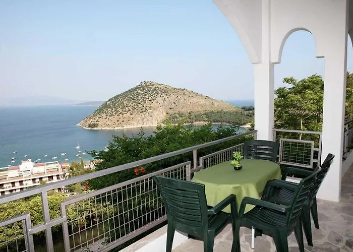 Daphne Apartmanhotel Toló