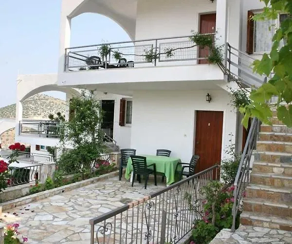 Daphne Apartmanhotel Toló